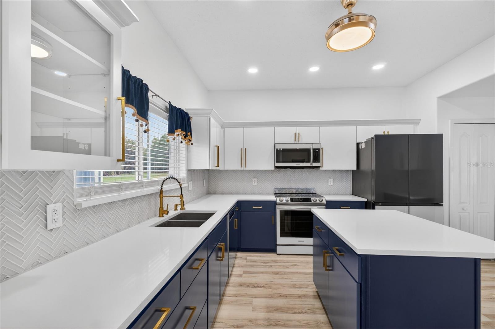 Image 26 of 89 For 15162 Spinnaker Cove Lane