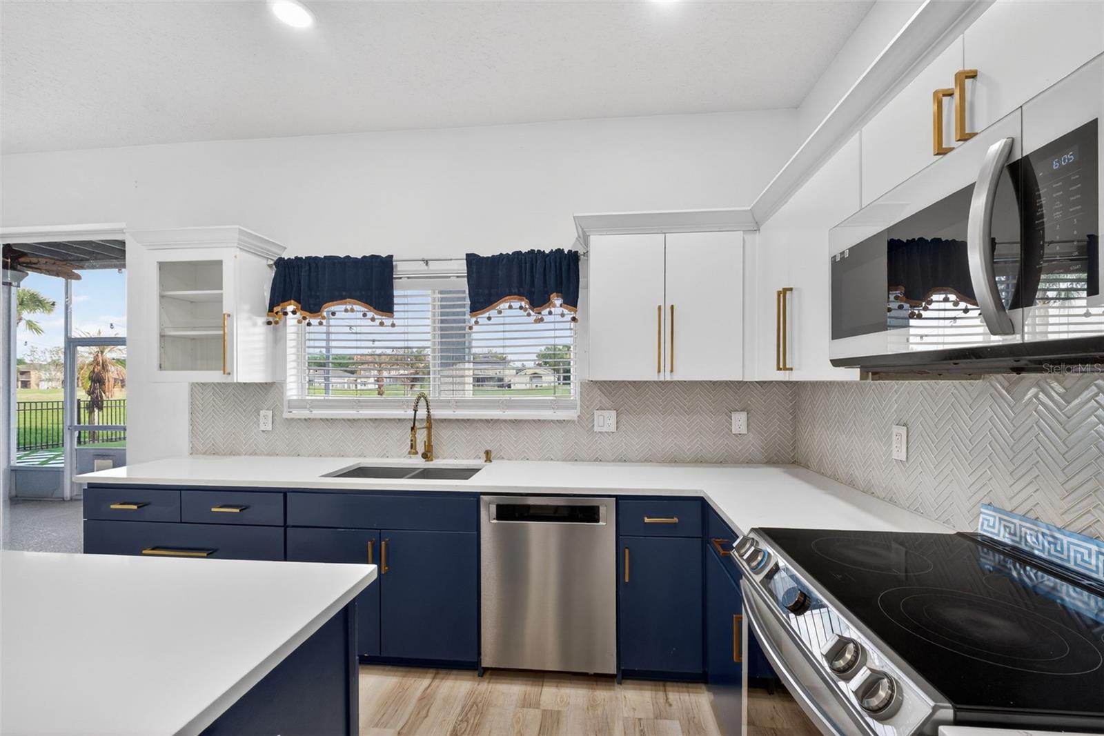 Image 27 of 89 For 15162 Spinnaker Cove Lane