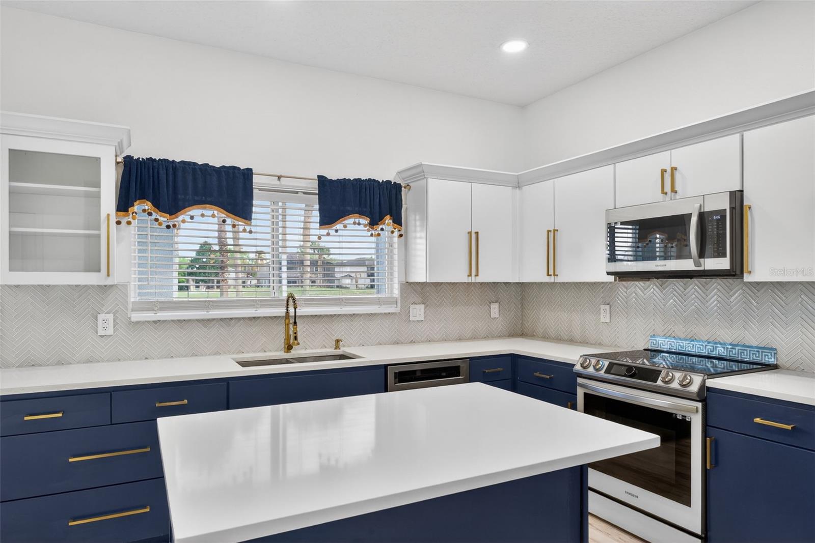 Image 28 of 89 For 15162 Spinnaker Cove Lane