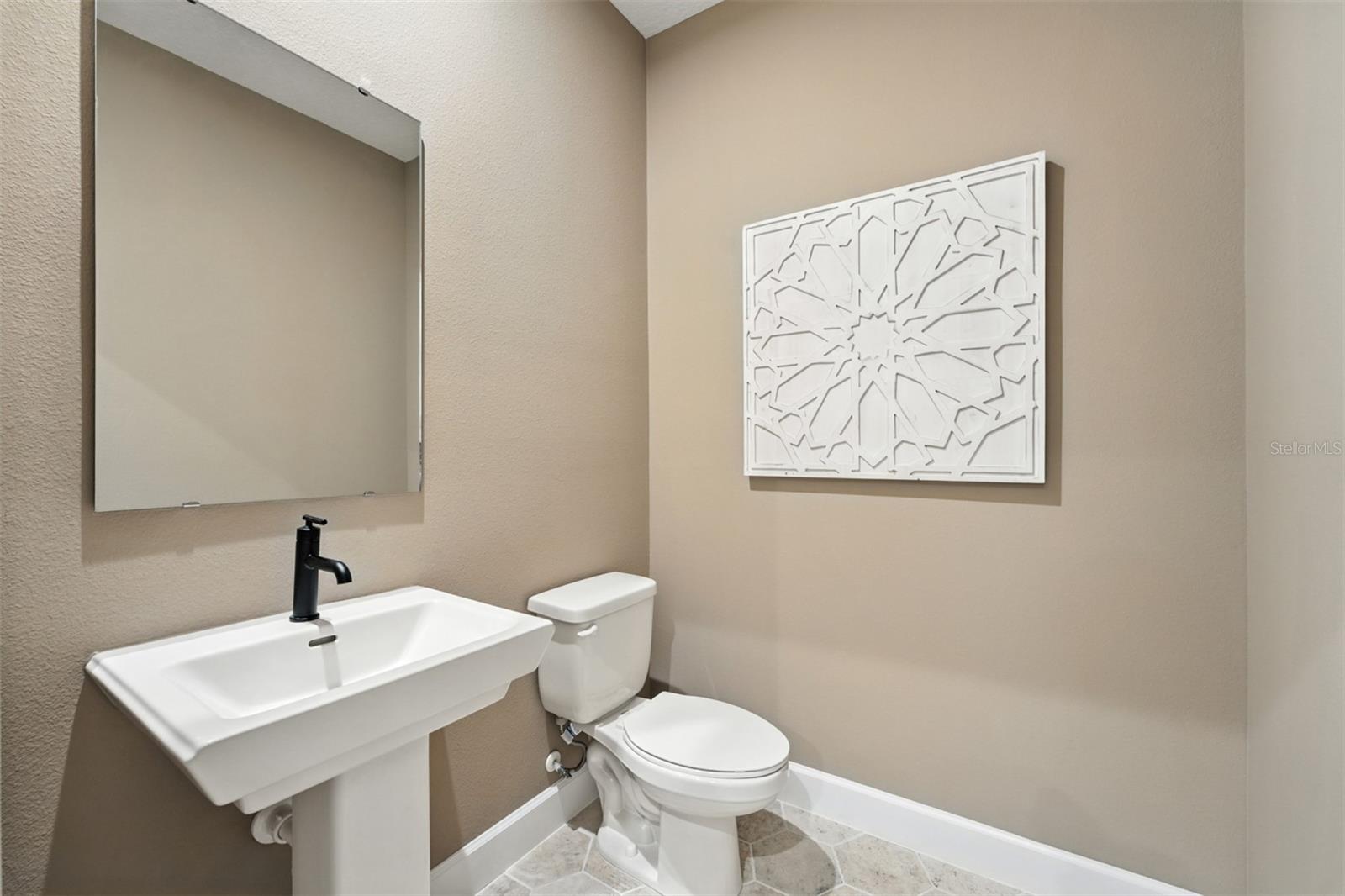 Listing photo id 12 for 1752 Headland Loop