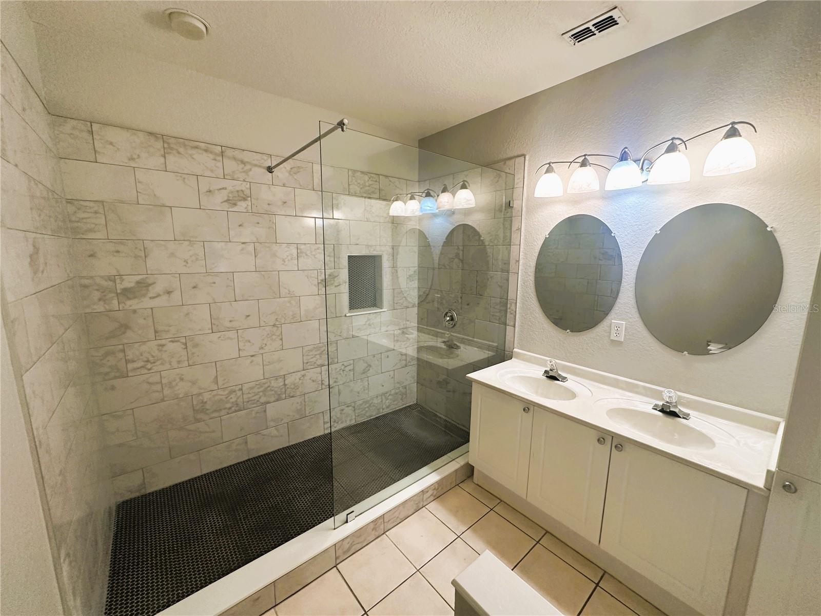 Image 8 of 11 For 2525 Lancien Court 2