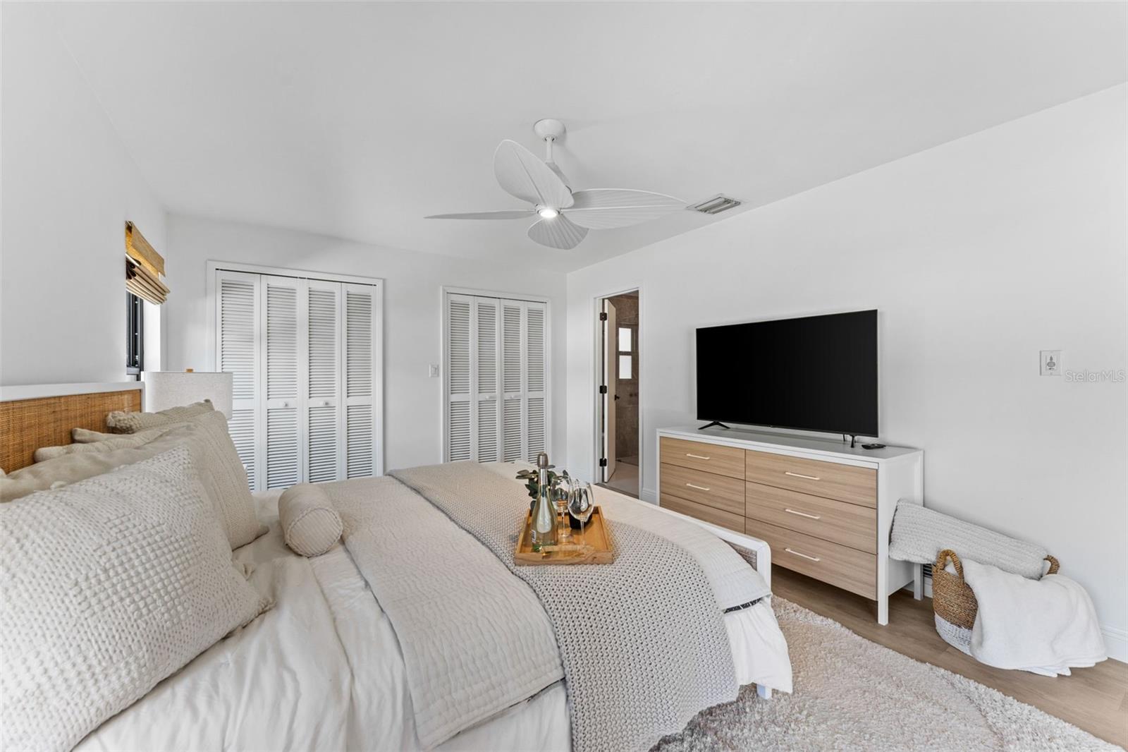 Image 16 of 38 For 5233 Jennifer Place