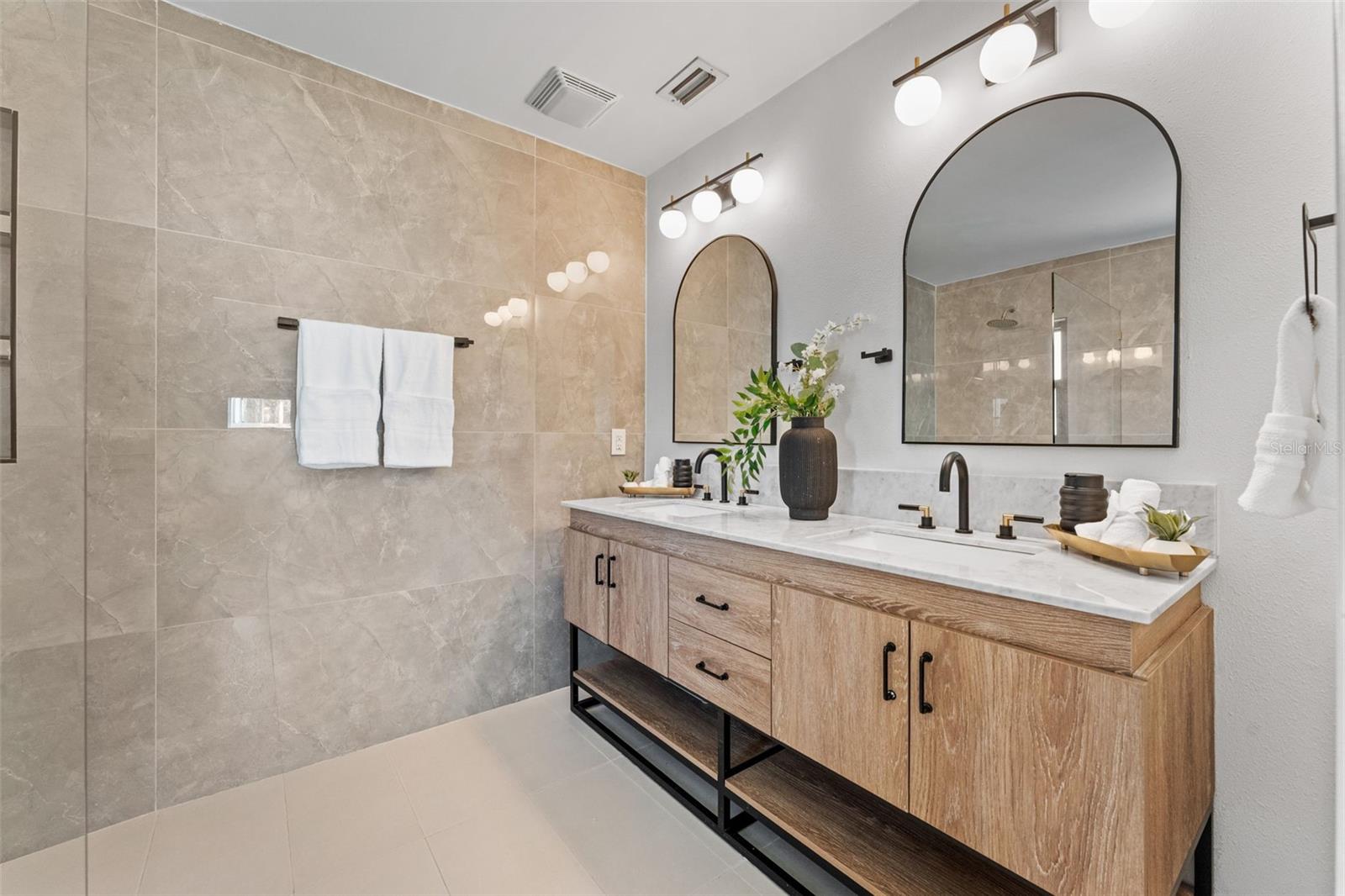 Image 18 of 38 For 5233 Jennifer Place