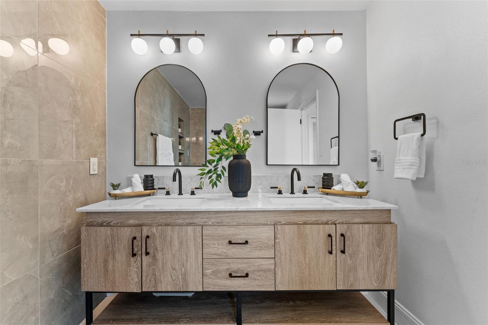 Image 19 of 38 For 5233 Jennifer Place