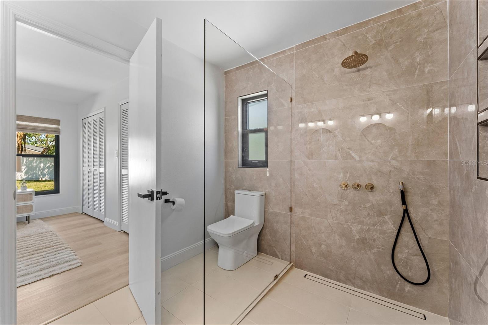 Image 20 of 38 For 5233 Jennifer Place