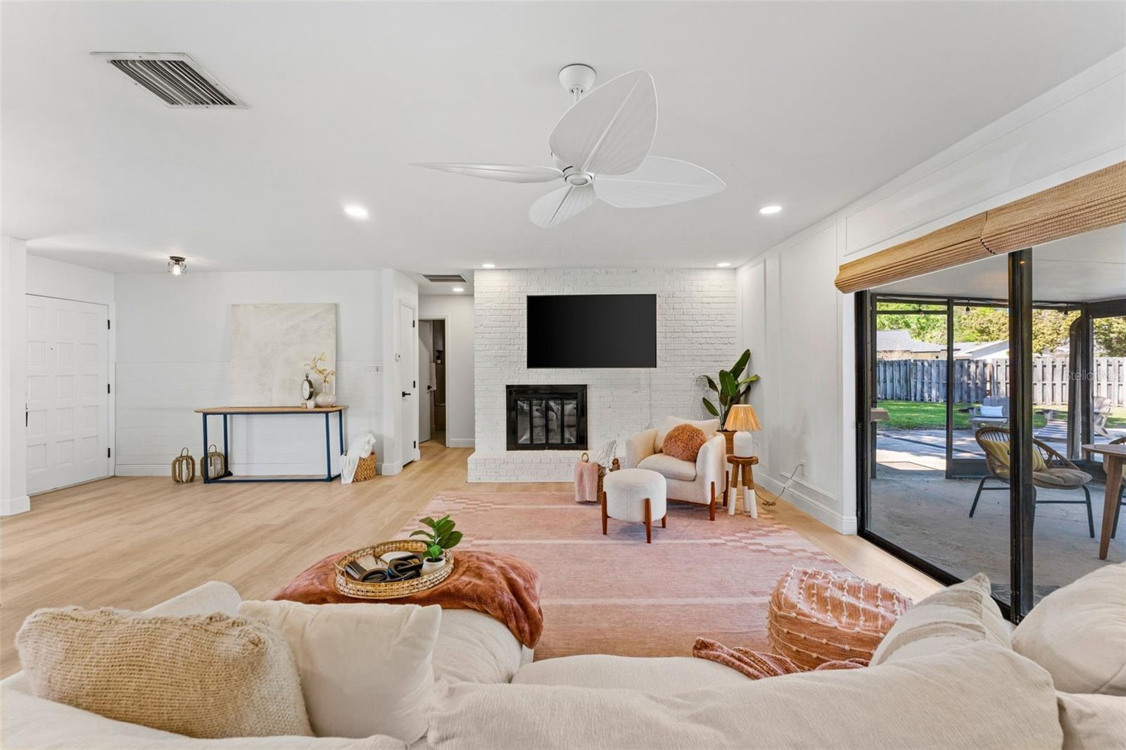 Image 6 of 38 For 5233 Jennifer Place