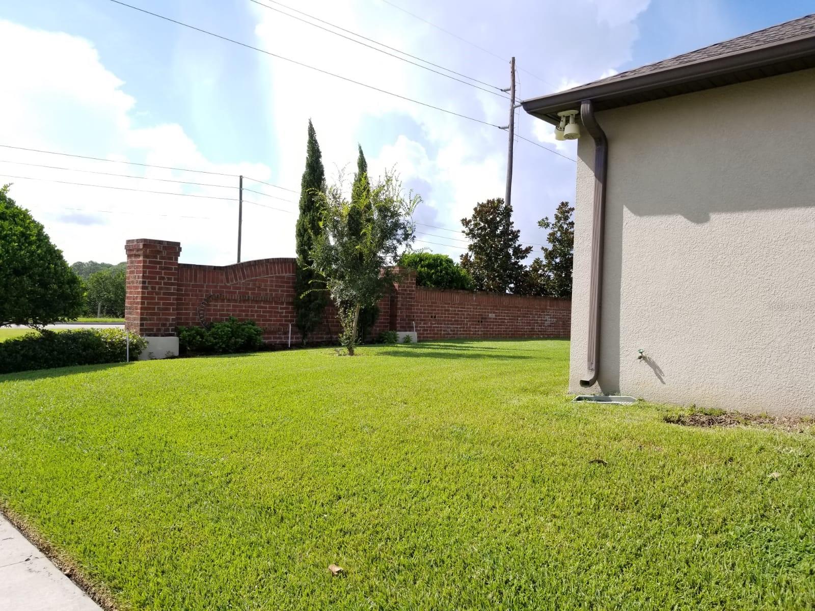 Image 4 of 40 For 7180 Beek Street