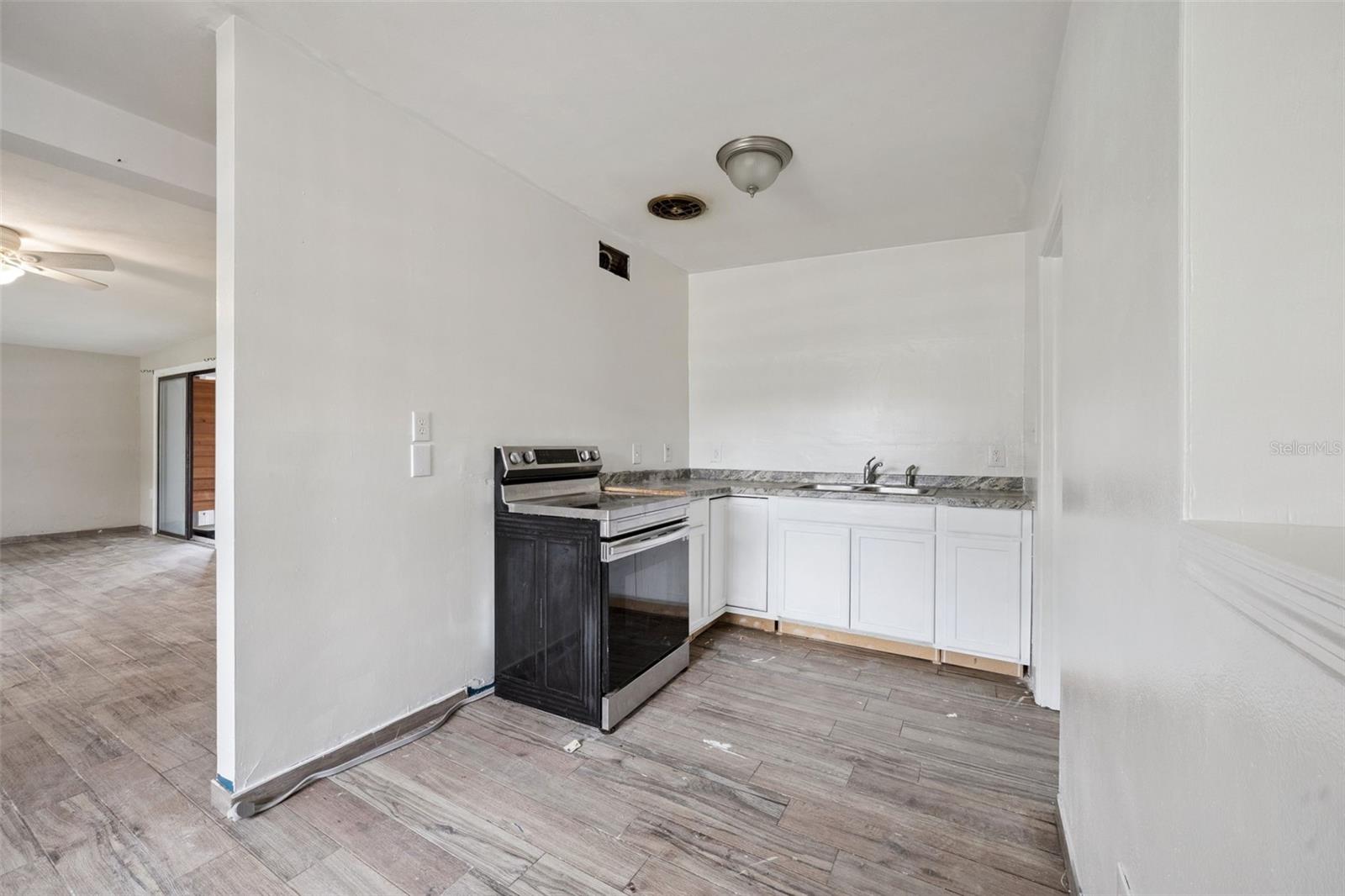 Image 14 of 38 For 617 Beverly Avenue