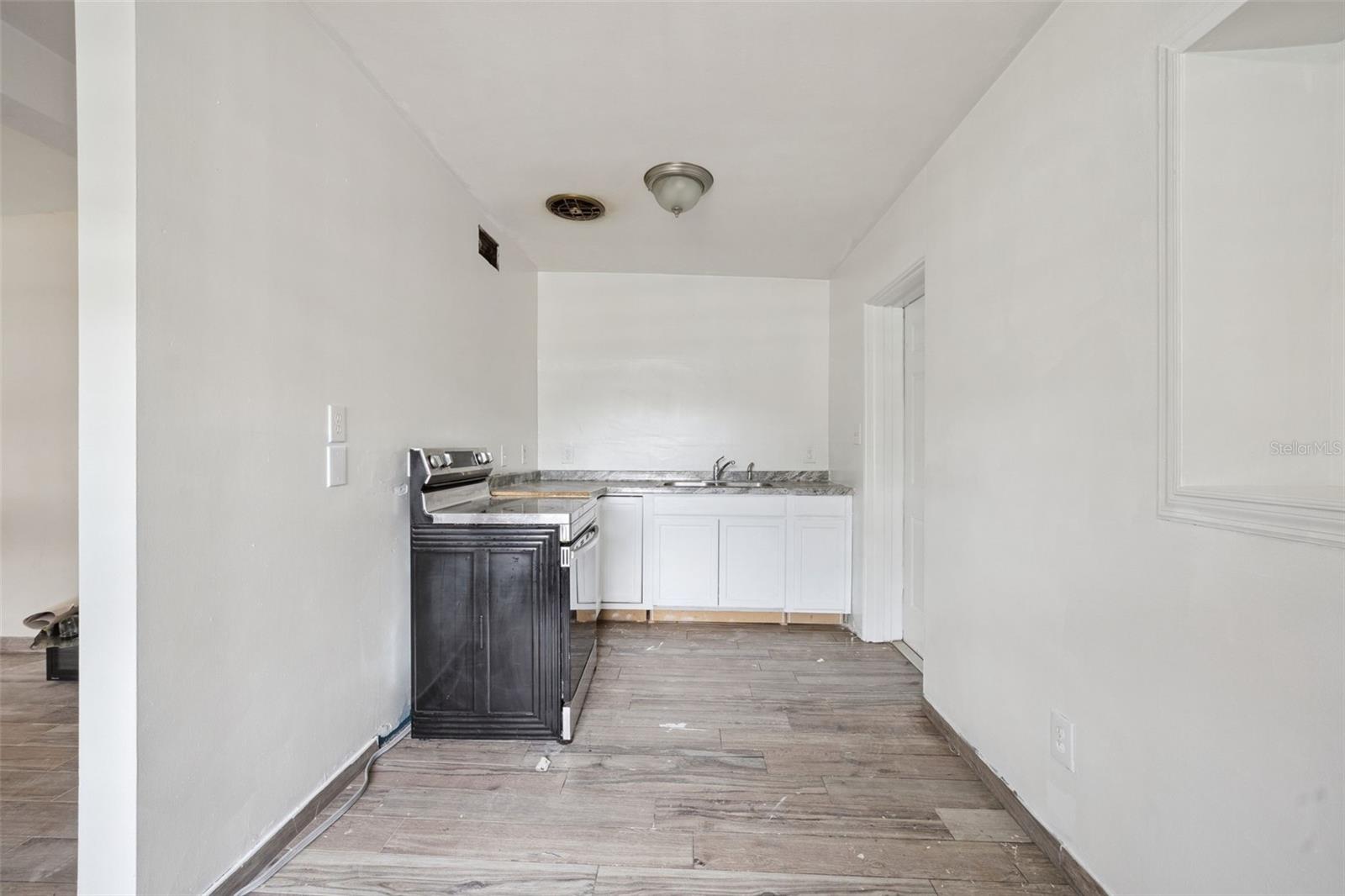 Image 15 of 38 For 617 Beverly Avenue