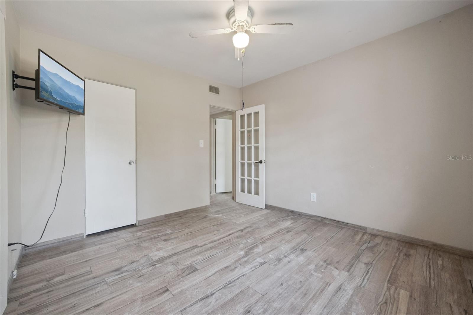 Image 18 of 38 For 617 Beverly Avenue