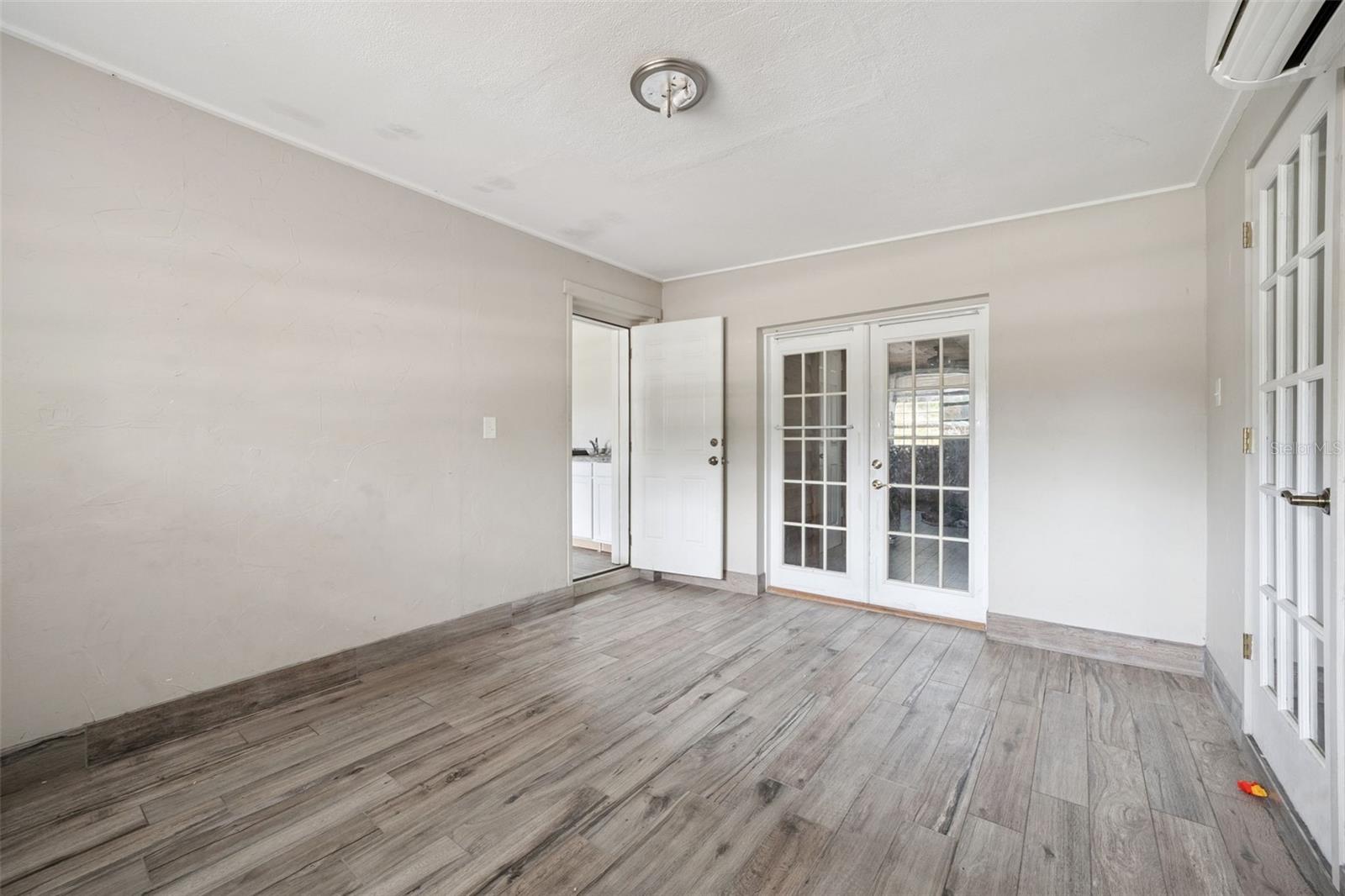 Image 22 of 38 For 617 Beverly Avenue