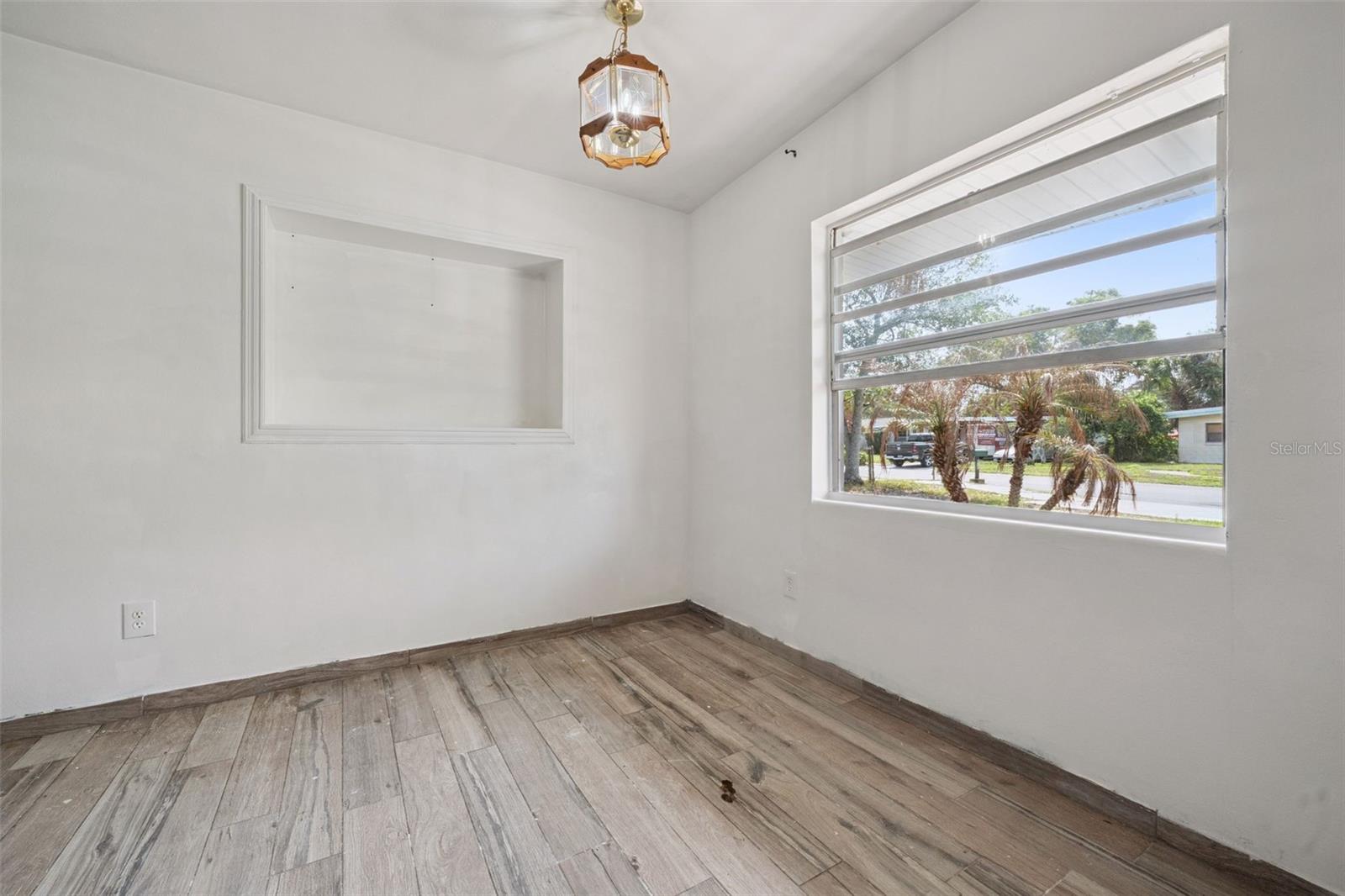 Image 8 of 38 For 617 Beverly Avenue