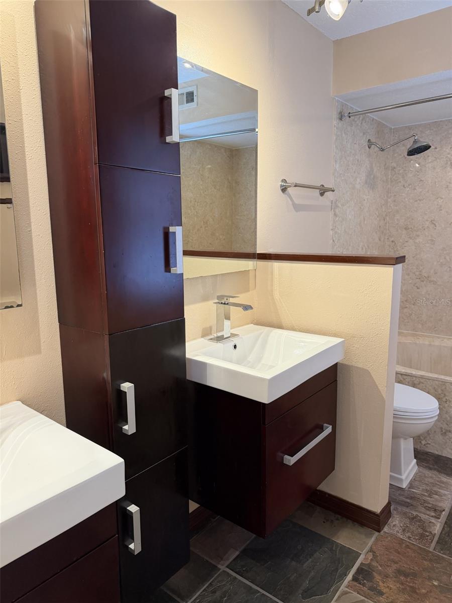 Image 14 of 27 For 2241 Heatheroak Drive