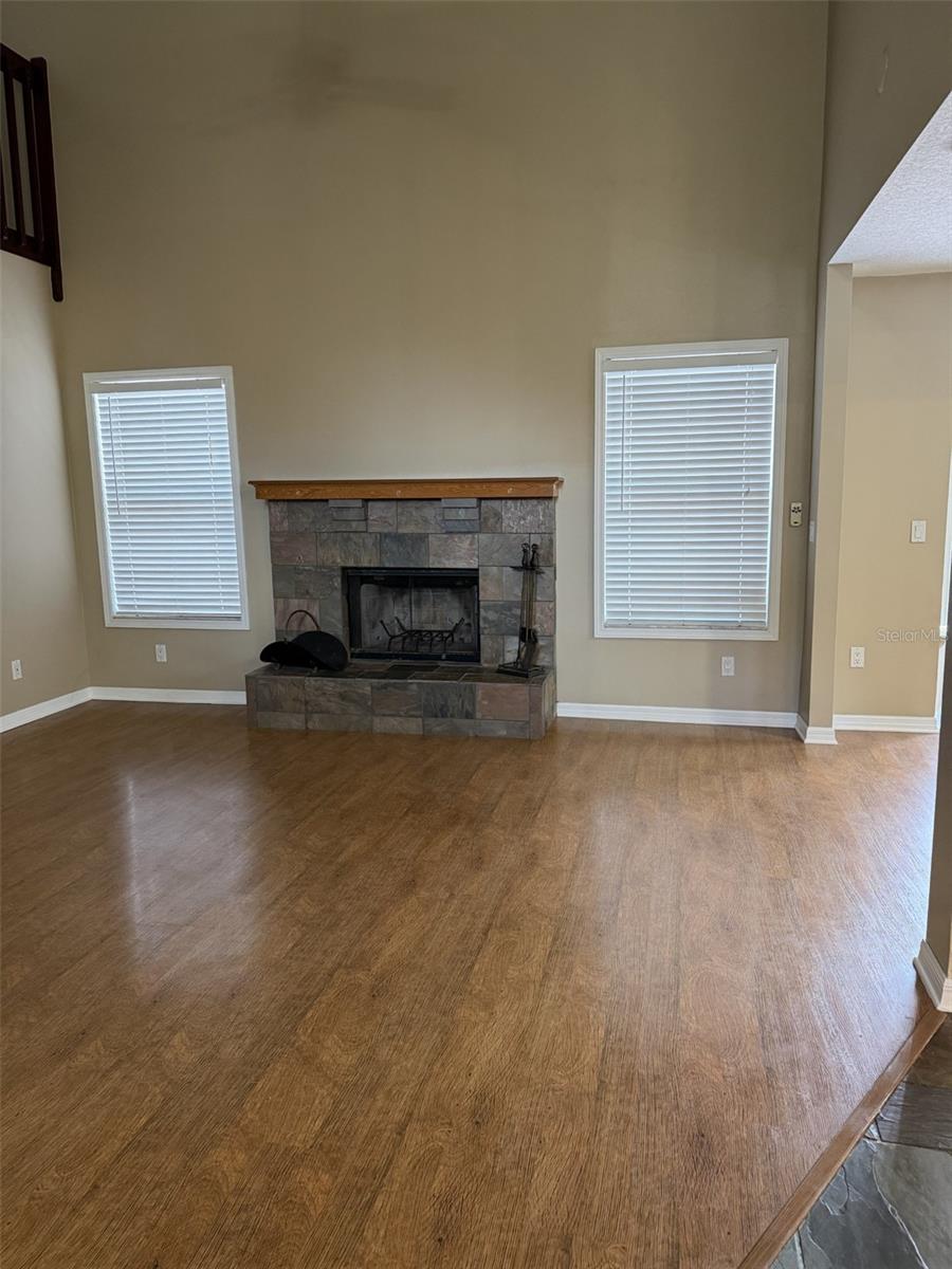 Image 4 of 27 For 2241 Heatheroak Drive