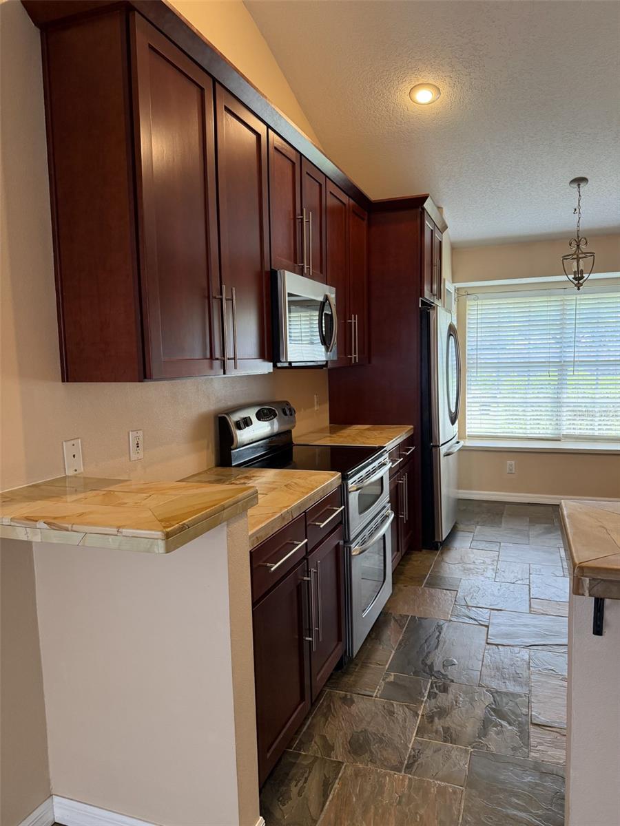 Image 9 of 27 For 2241 Heatheroak Drive