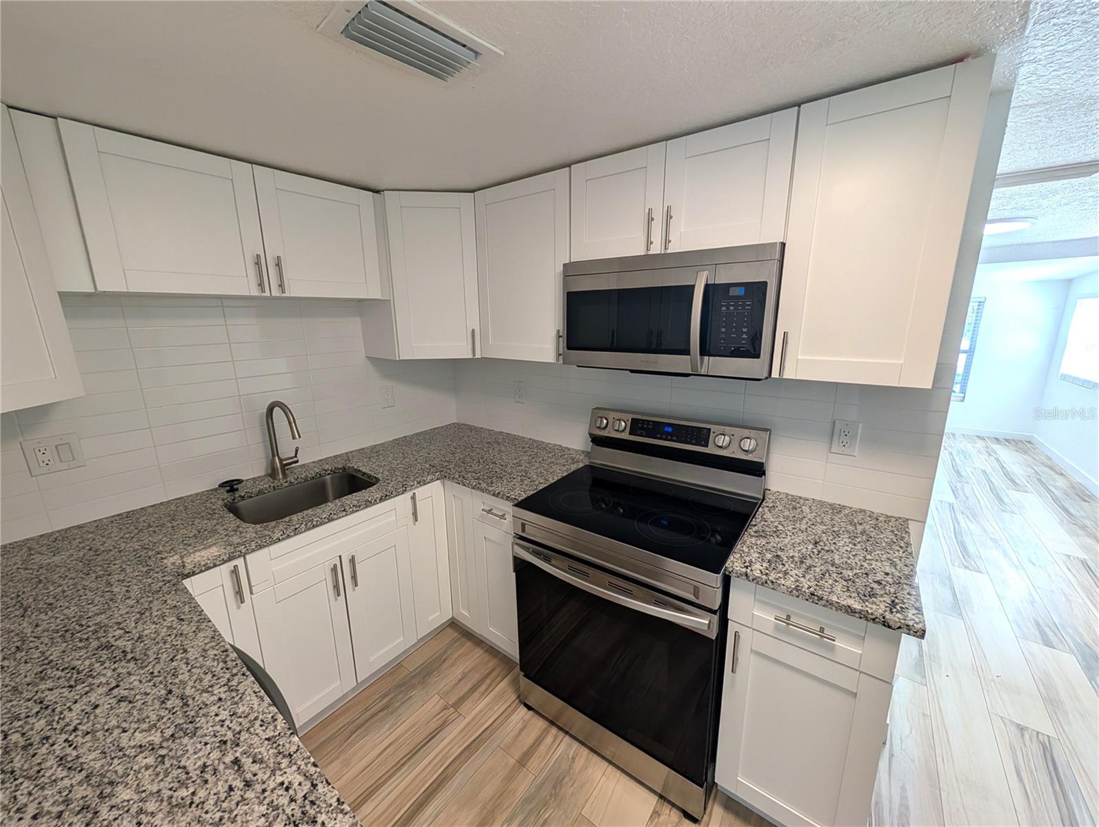 Image 5 of 15 For 8004 Boulevard