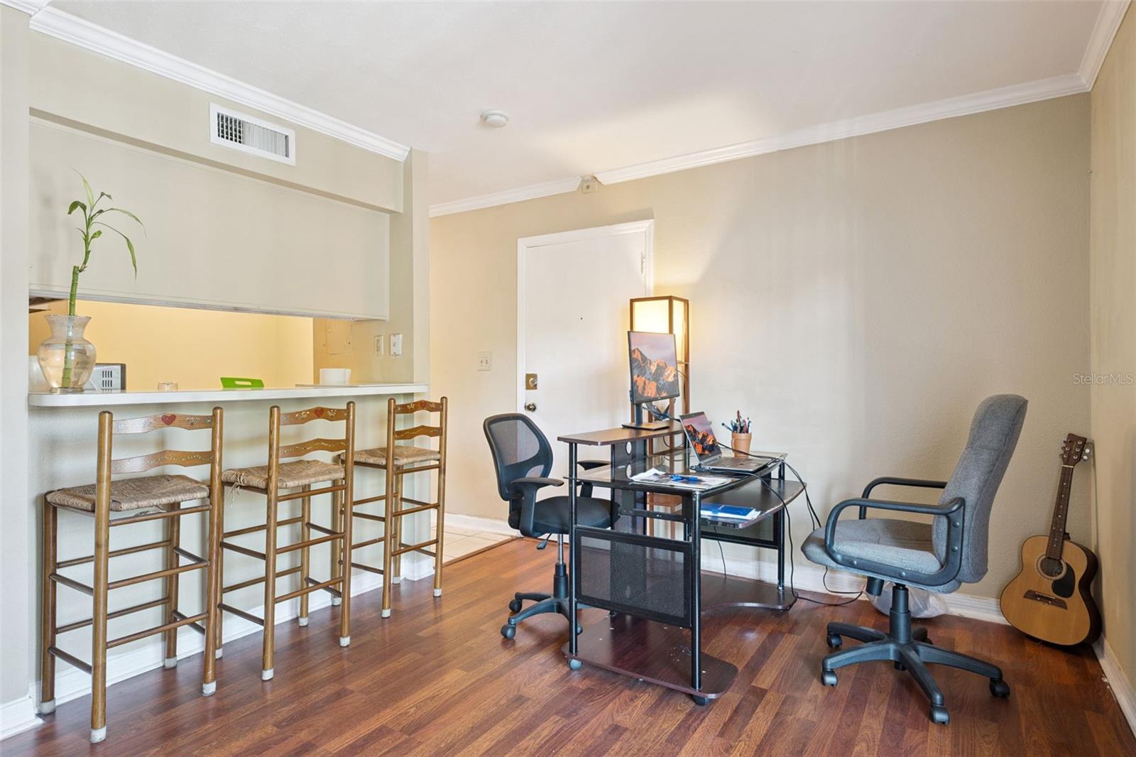 Image 11 of 50 For 425 Wymore Road 201