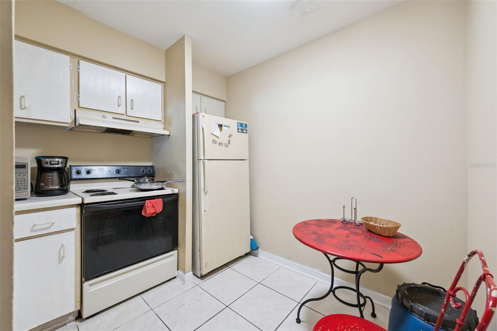 Image 20 of 50 For 425 Wymore Road 201