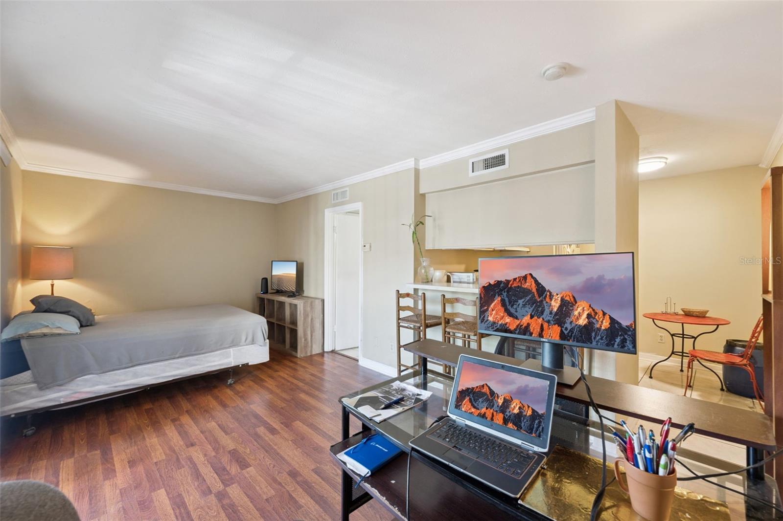 Image 22 of 50 For 425 Wymore Road 201