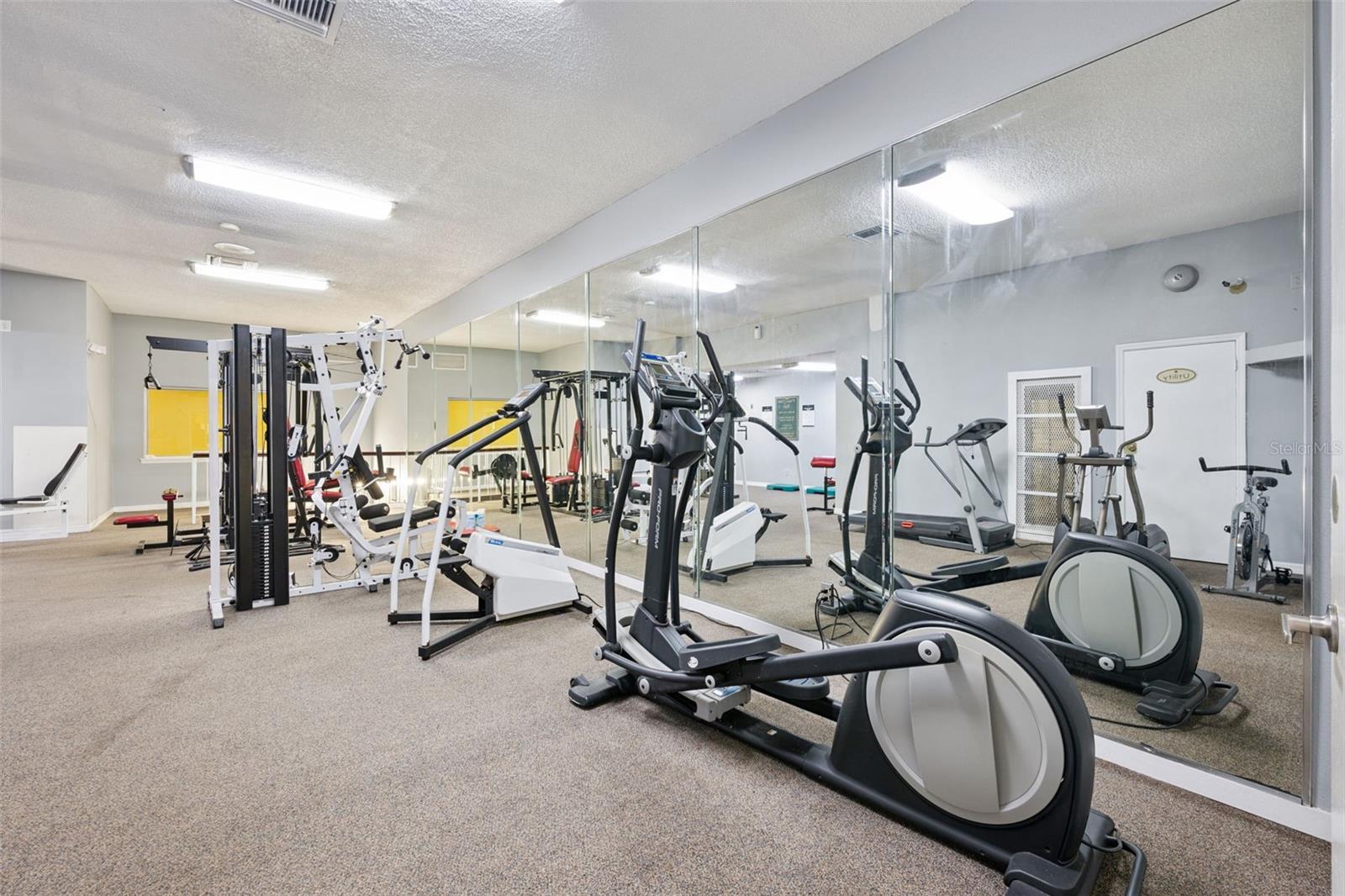 Image 33 of 50 For 425 Wymore Road 201