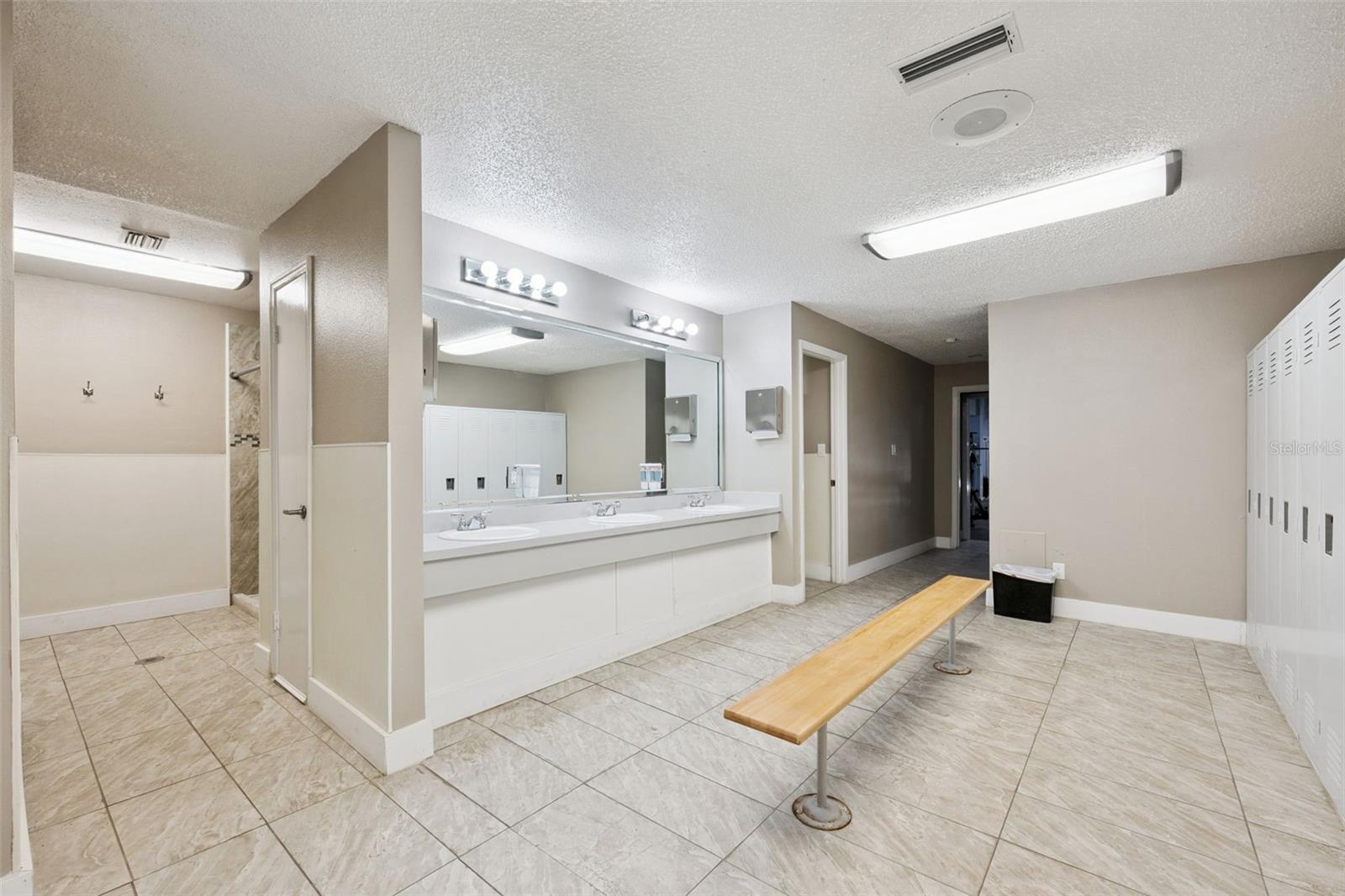 Image 35 of 50 For 425 Wymore Road 201