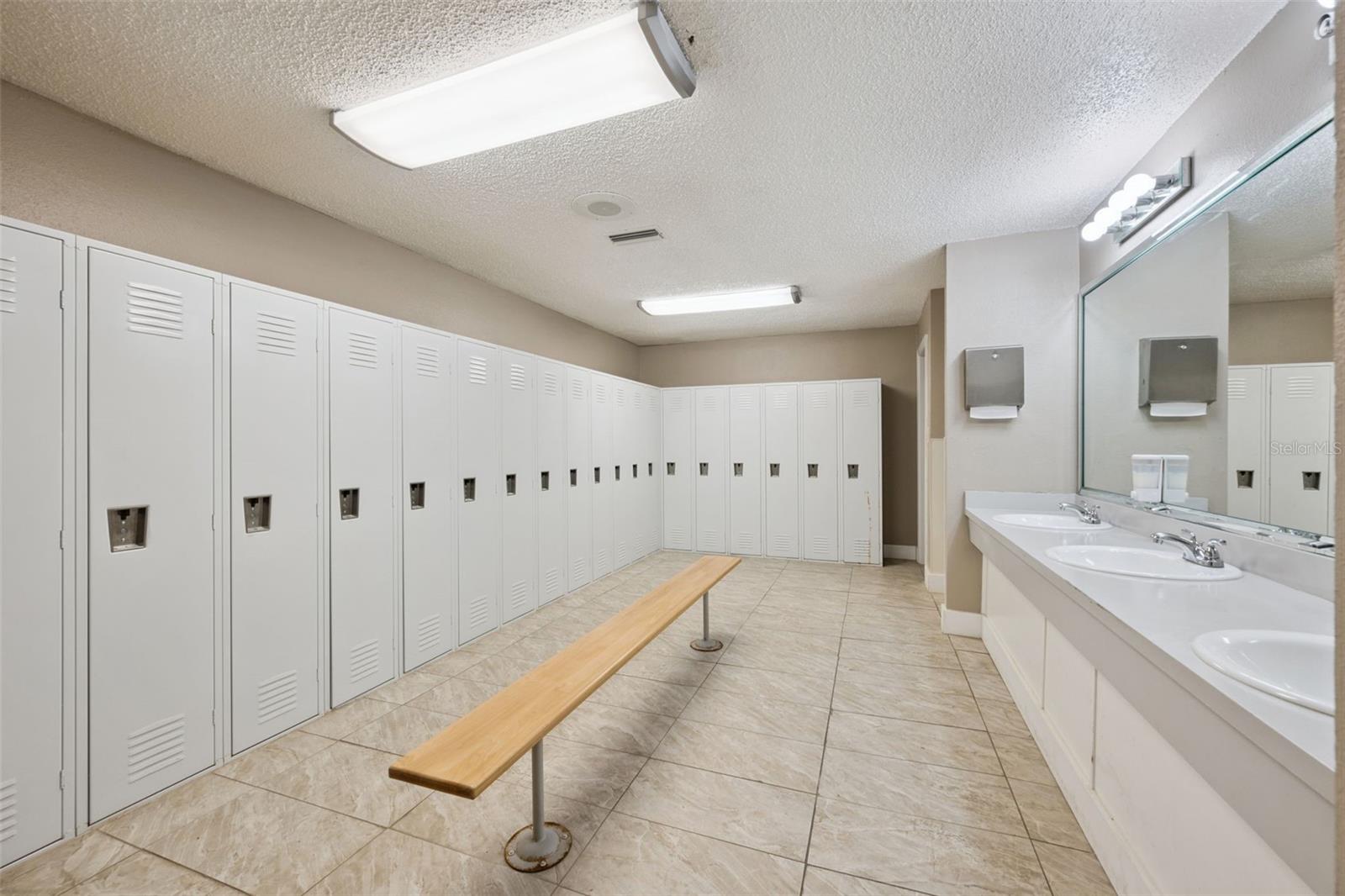 Image 36 of 50 For 425 Wymore Road 201