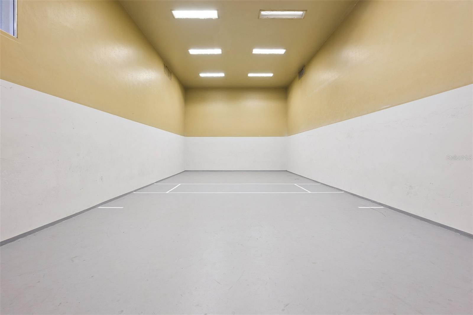 Image 37 of 50 For 425 Wymore Road 201