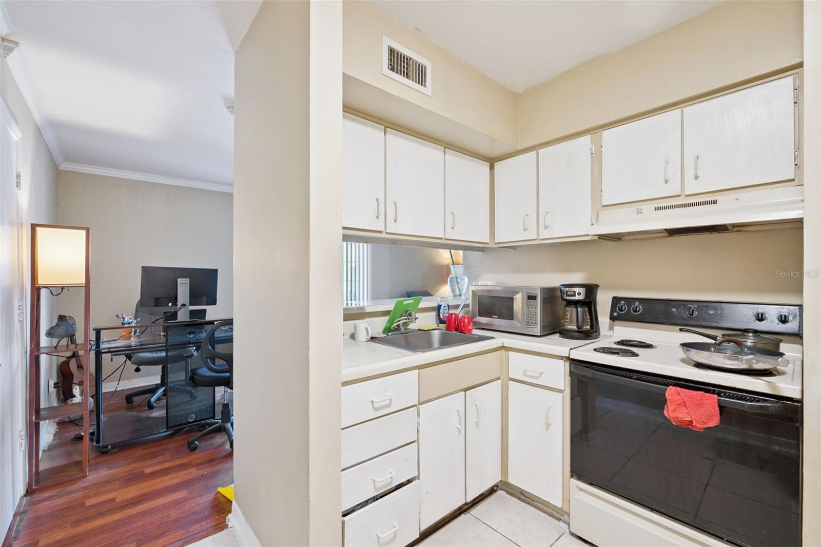 Image 5 of 50 For 425 Wymore Road 201