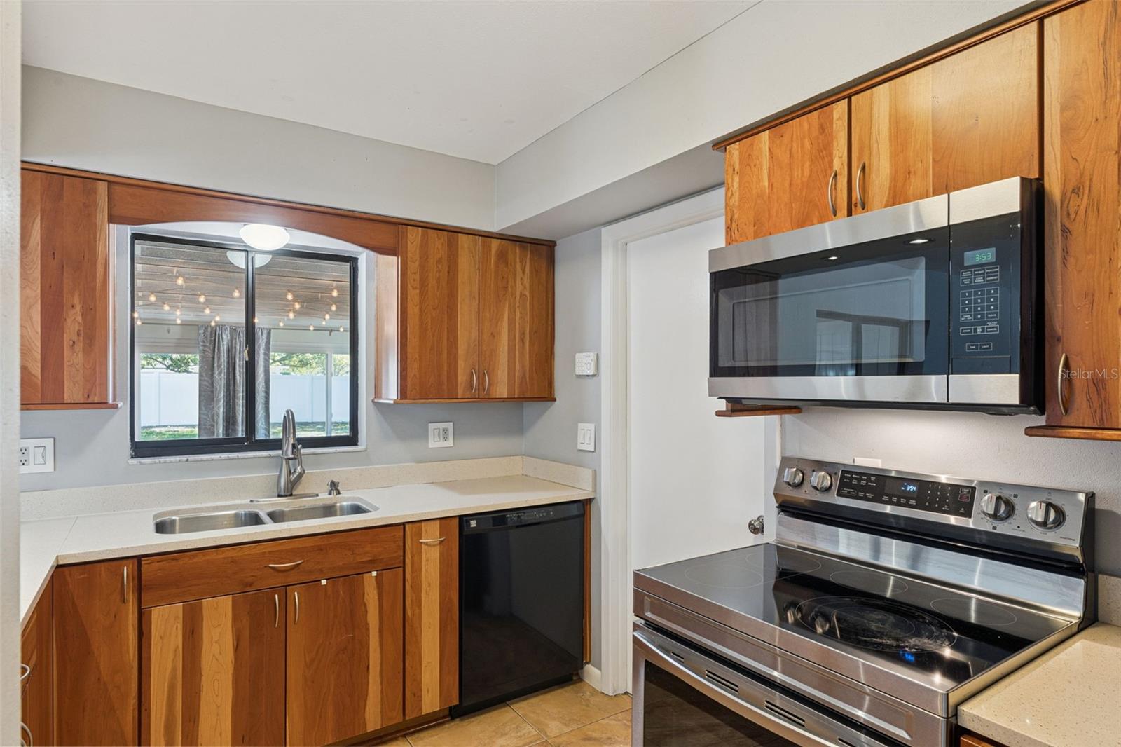 Image 11 of 27 For 8200 Fraim Court