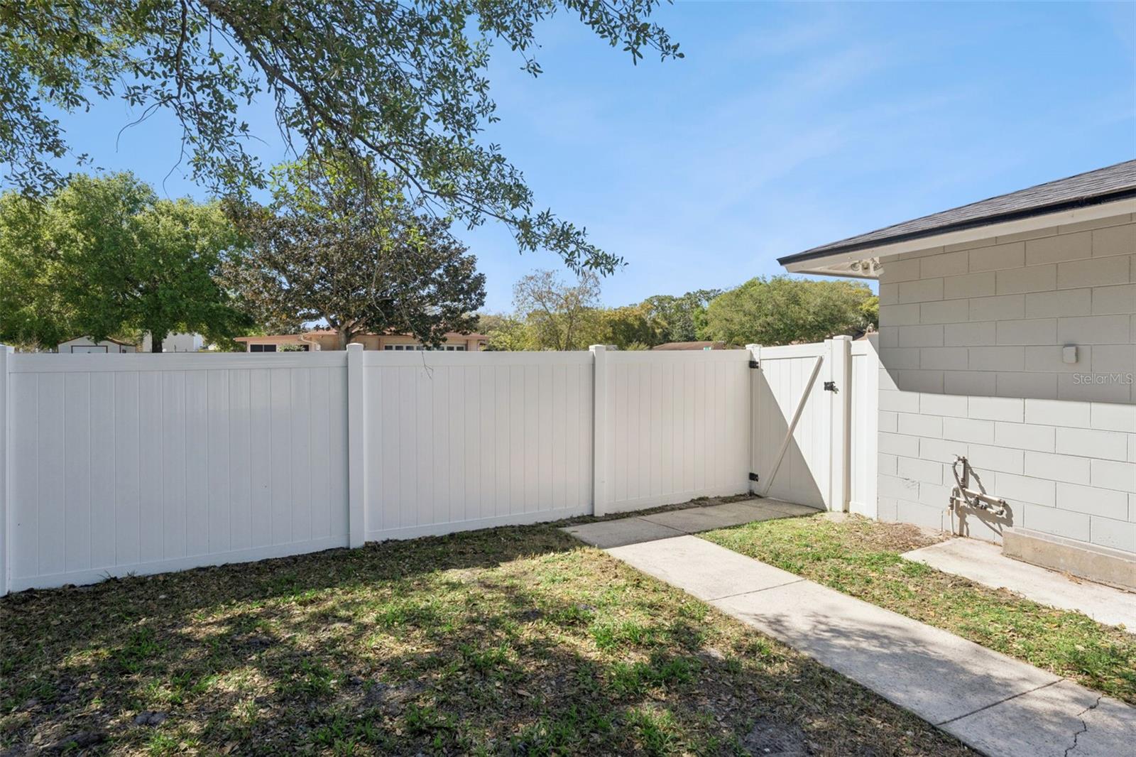 Image 24 of 27 For 8200 Fraim Court