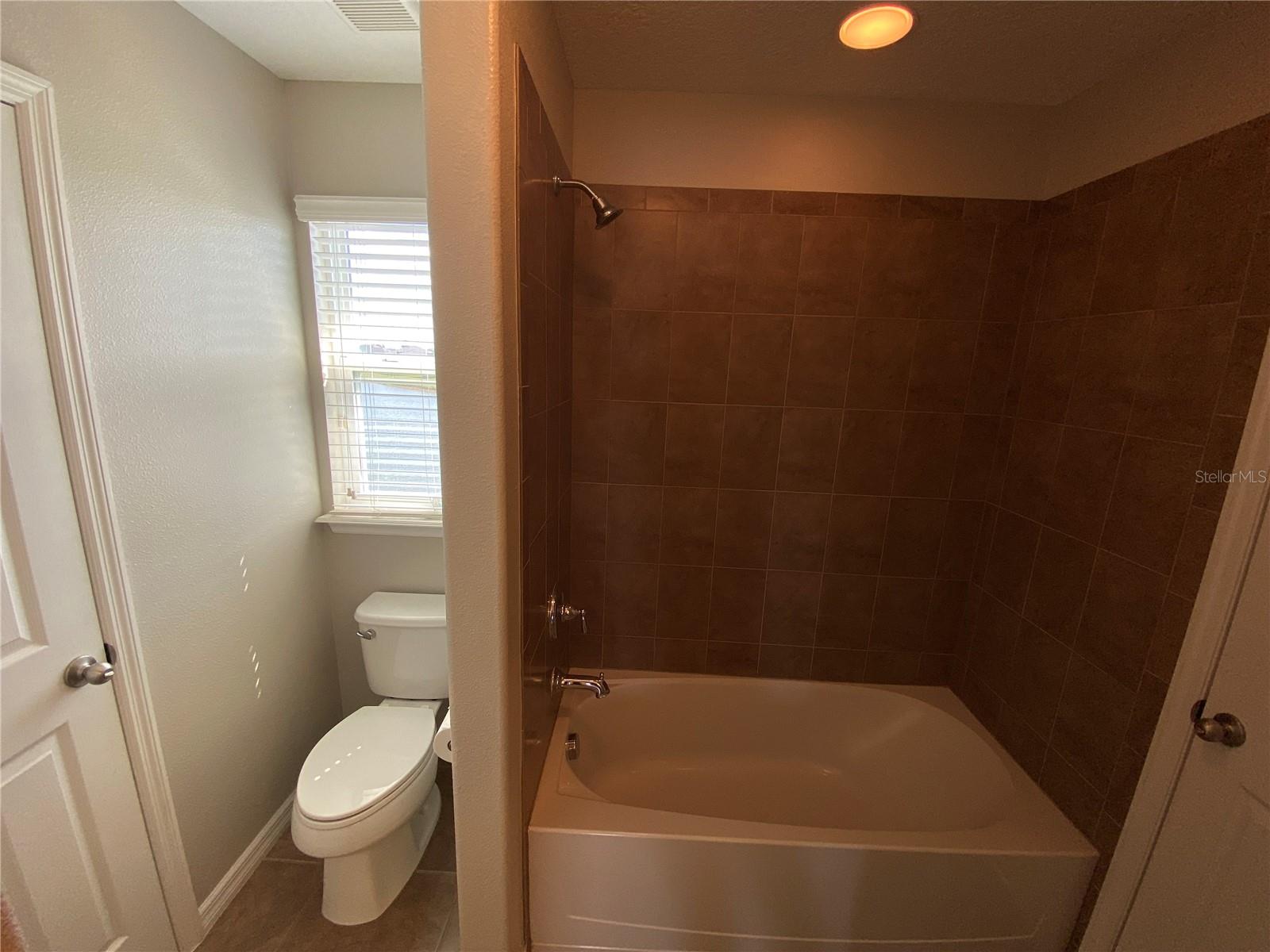 Image 34 of 47 For 4408 Breeze Isle Lane