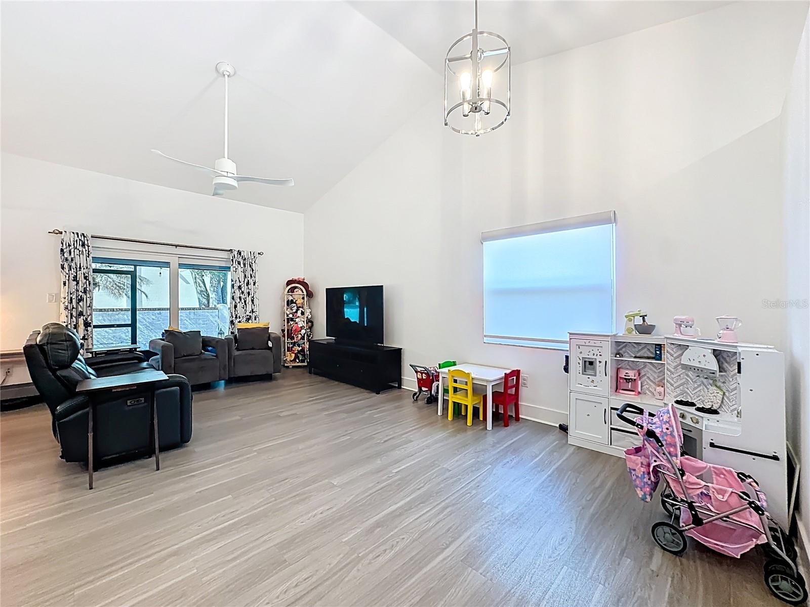 Image 20 of 49 For 10405 Cresto Delsol Circle