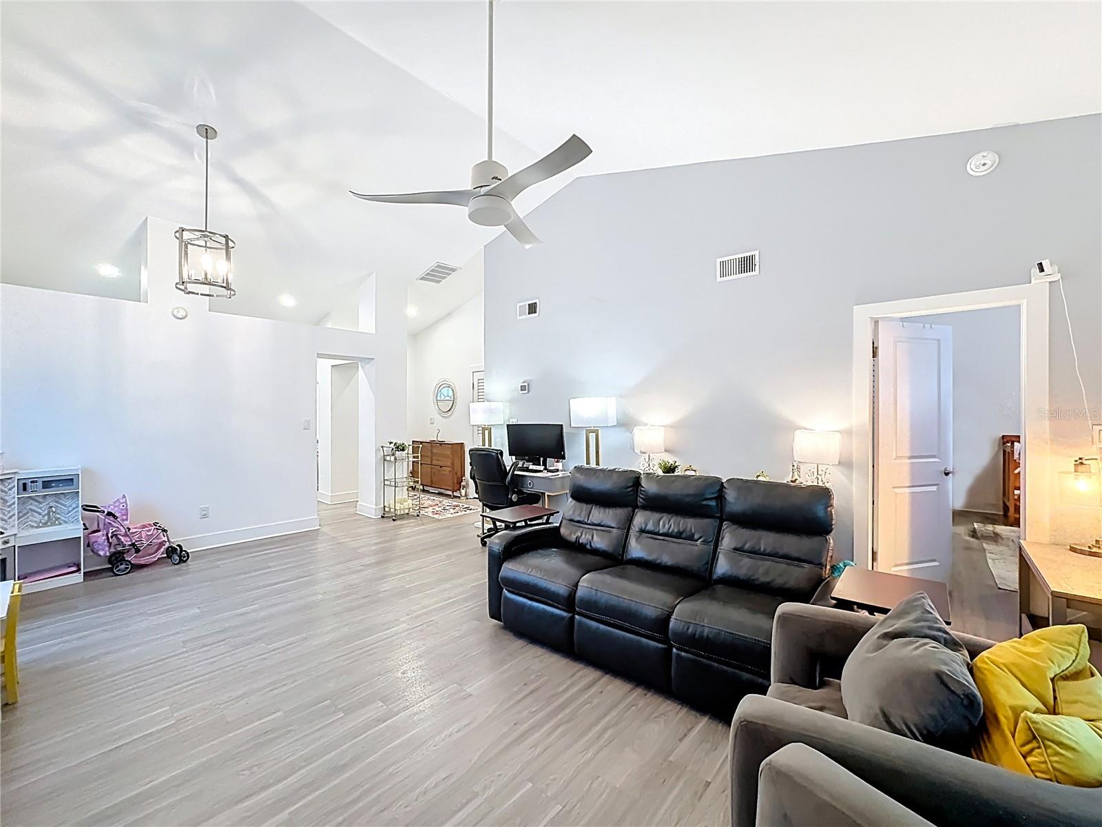 Image 25 of 49 For 10405 Cresto Delsol Circle