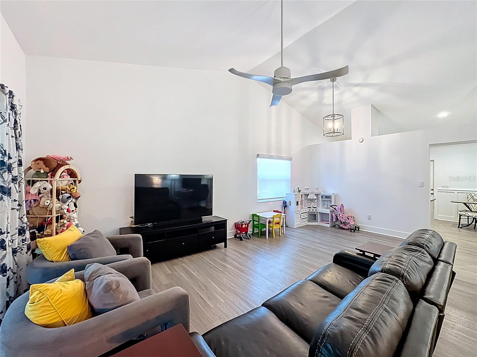 Image 26 of 49 For 10405 Cresto Delsol Circle