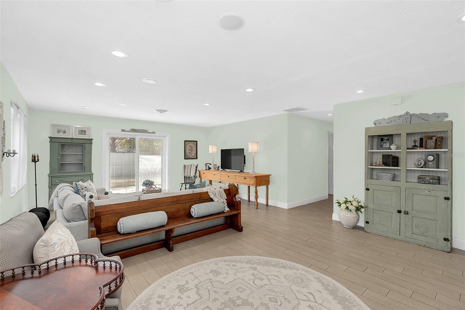 Image 10 of 30 For 2120 Deloraine Trail