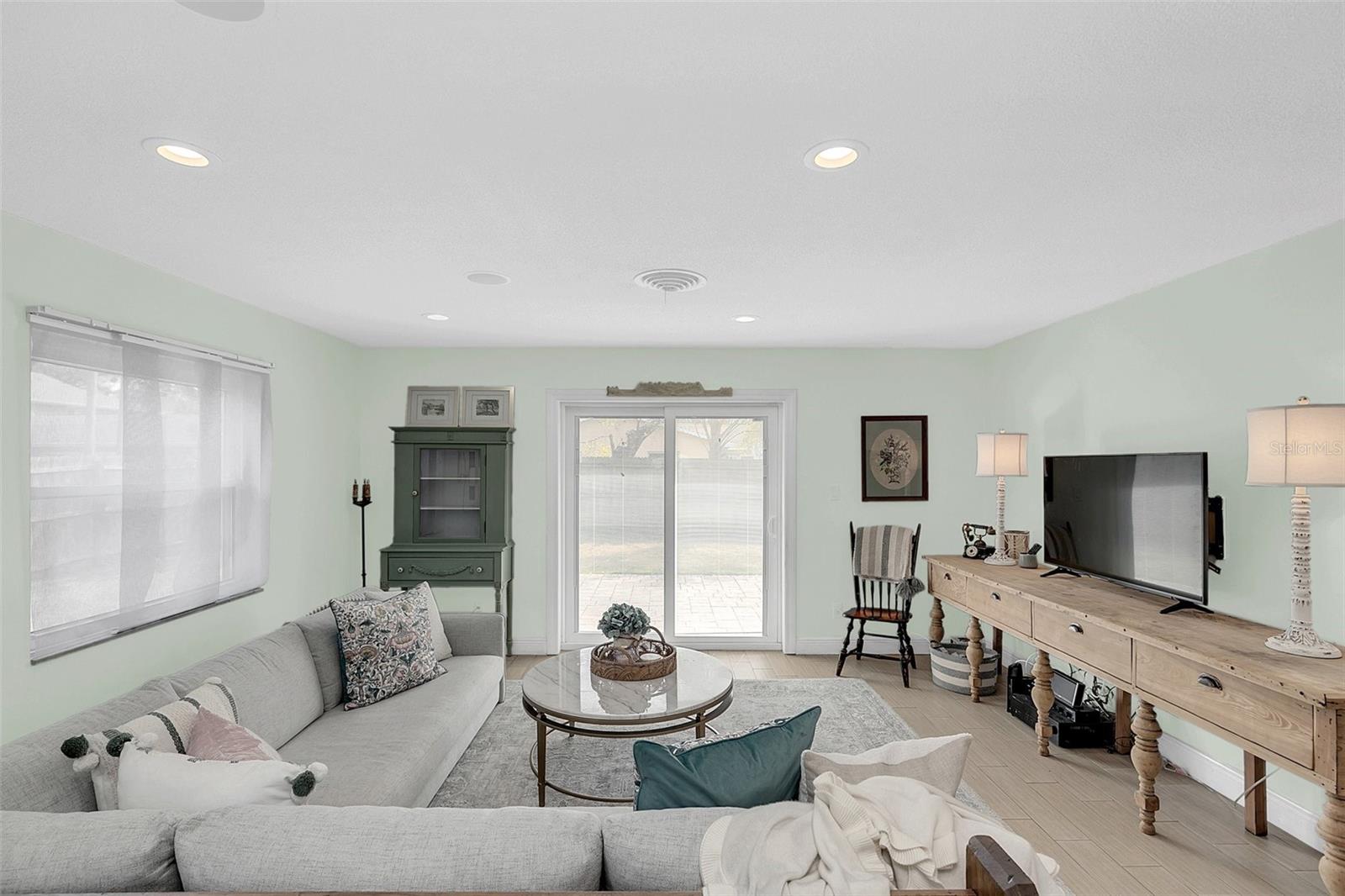 Image 11 of 30 For 2120 Deloraine Trail