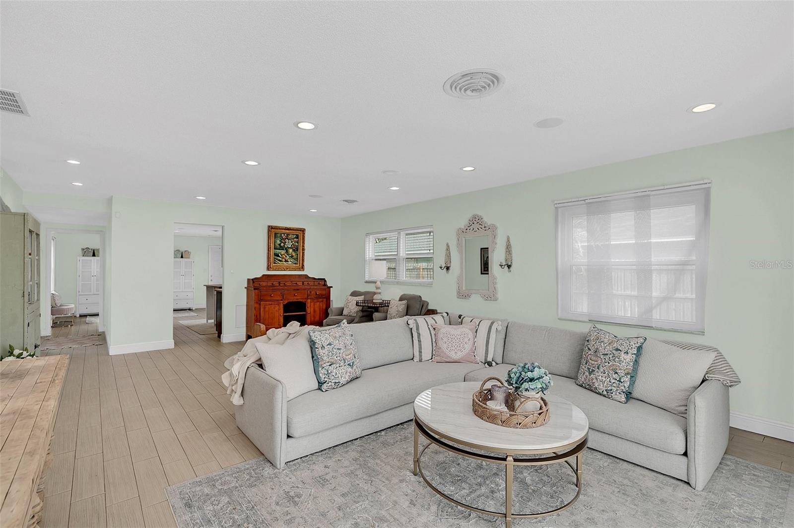 Image 12 of 30 For 2120 Deloraine Trail