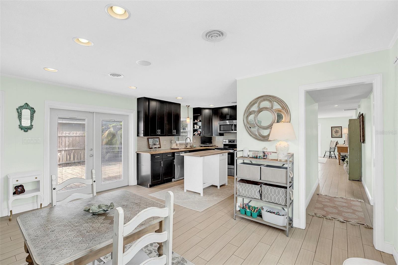 Image 14 of 30 For 2120 Deloraine Trail