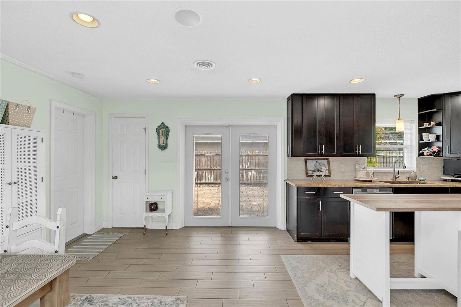 Image 15 of 30 For 2120 Deloraine Trail