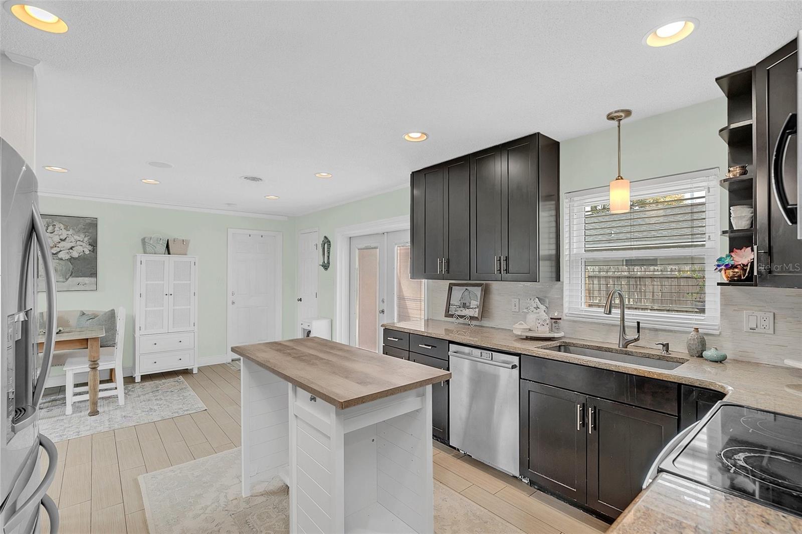 Image 19 of 30 For 2120 Deloraine Trail