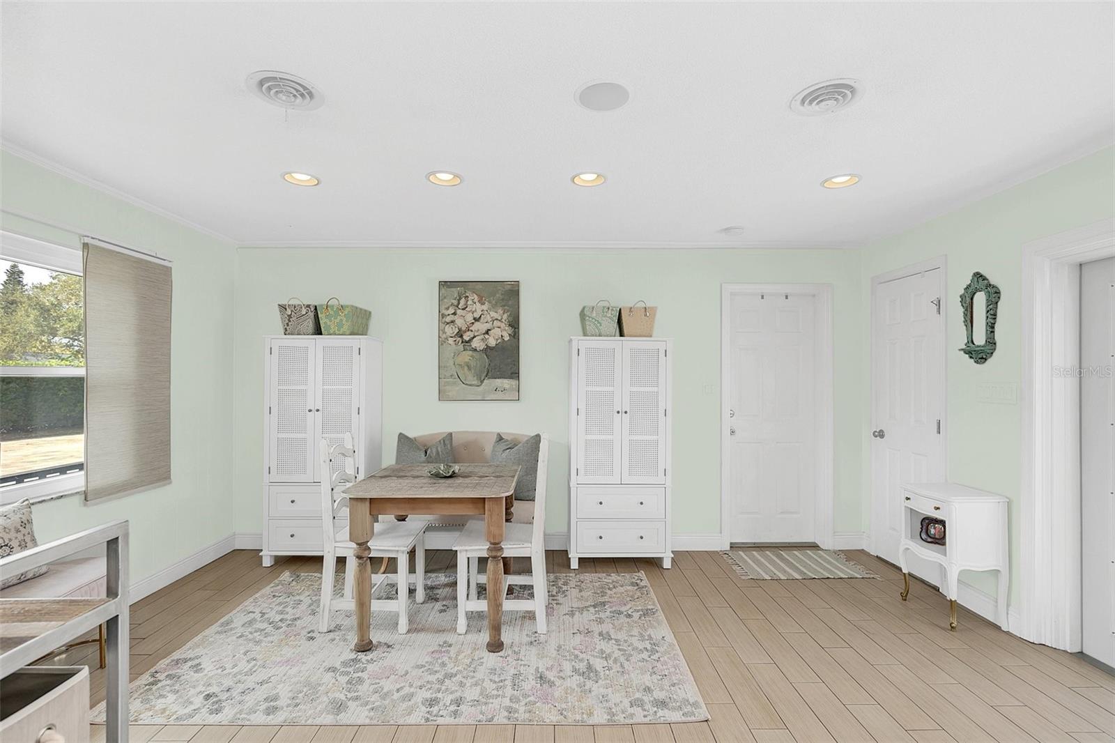 Image 20 of 30 For 2120 Deloraine Trail