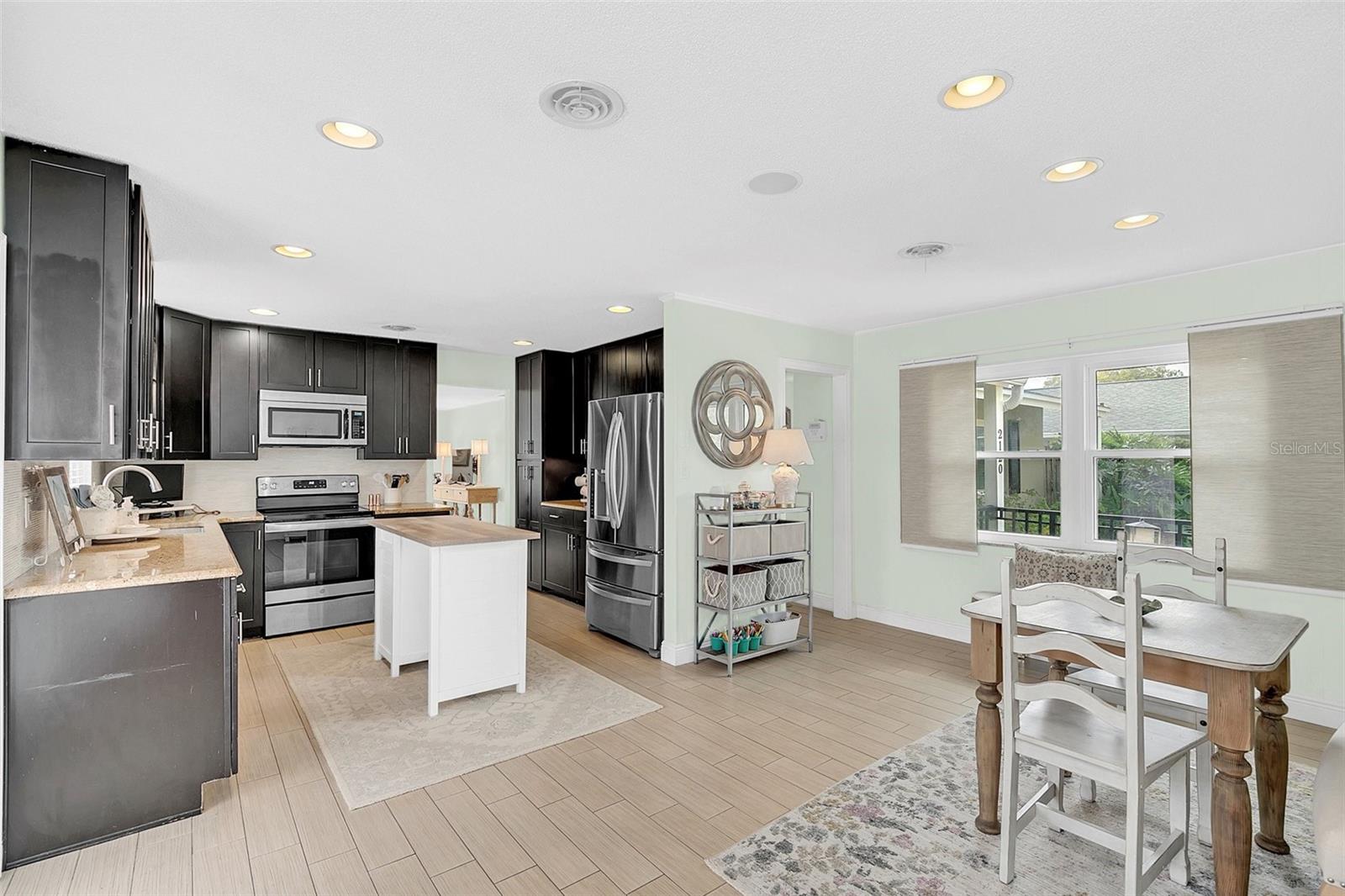 Image 21 of 30 For 2120 Deloraine Trail