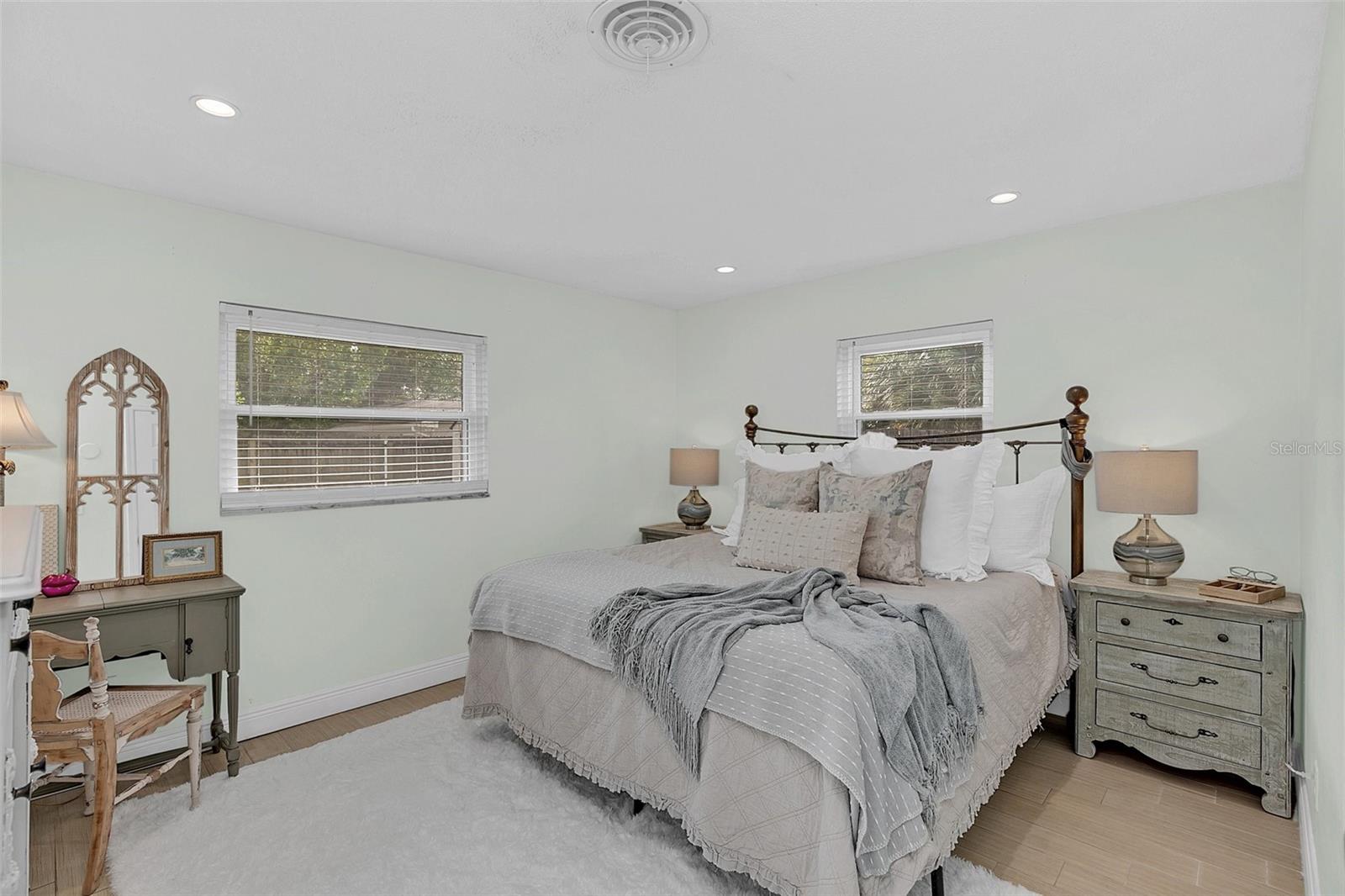 Image 22 of 30 For 2120 Deloraine Trail