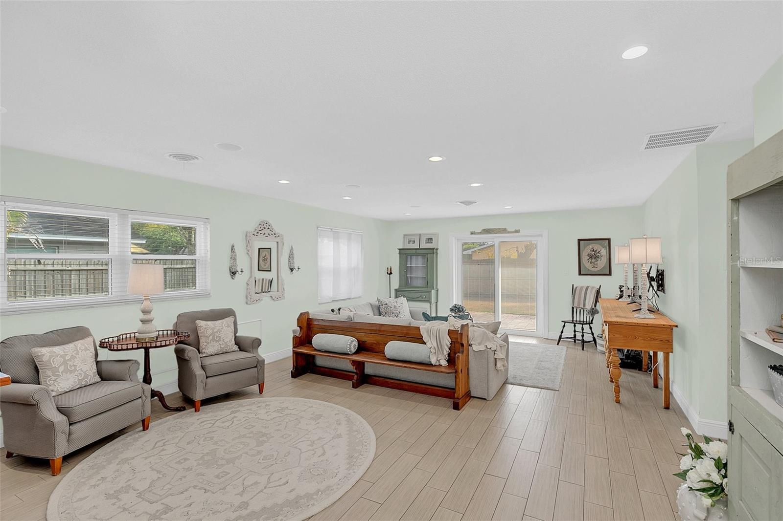 Image 7 of 30 For 2120 Deloraine Trail