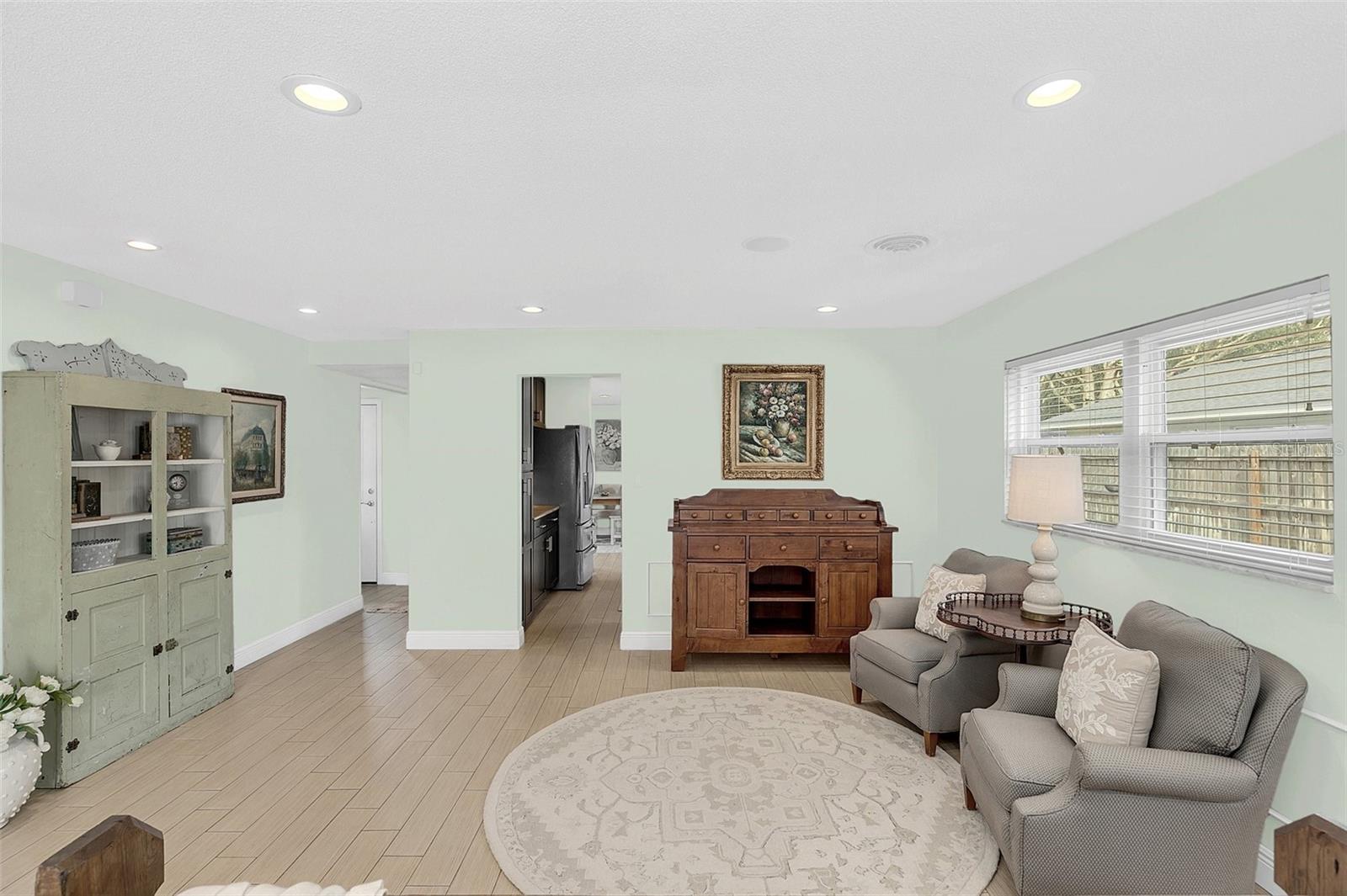 Image 9 of 30 For 2120 Deloraine Trail