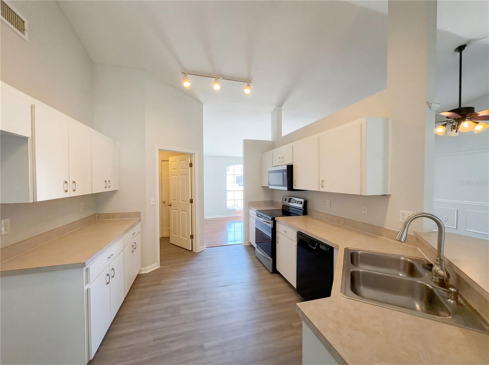 Image 12 of 22 For 6371 Hampton Pointe Circle