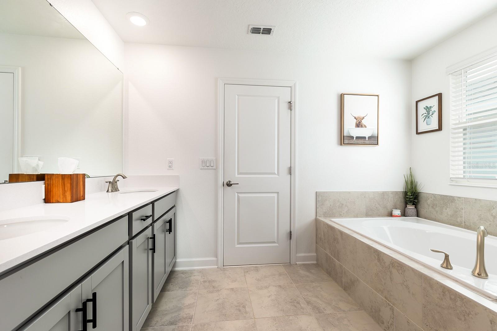 Image 20 of 30 For 9935 Introduction Way