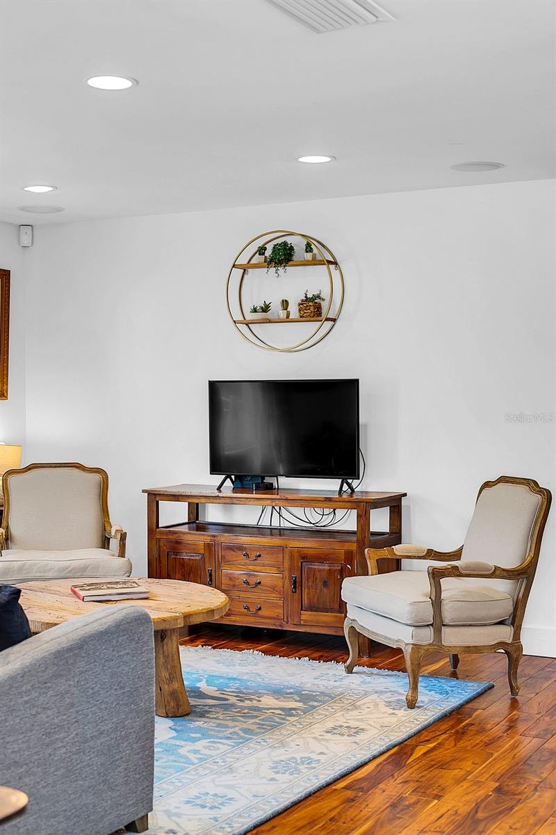 Image 10 of 37 For 1640 Palm Avenue