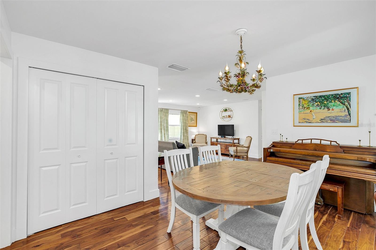 Image 13 of 37 For 1640 Palm Avenue