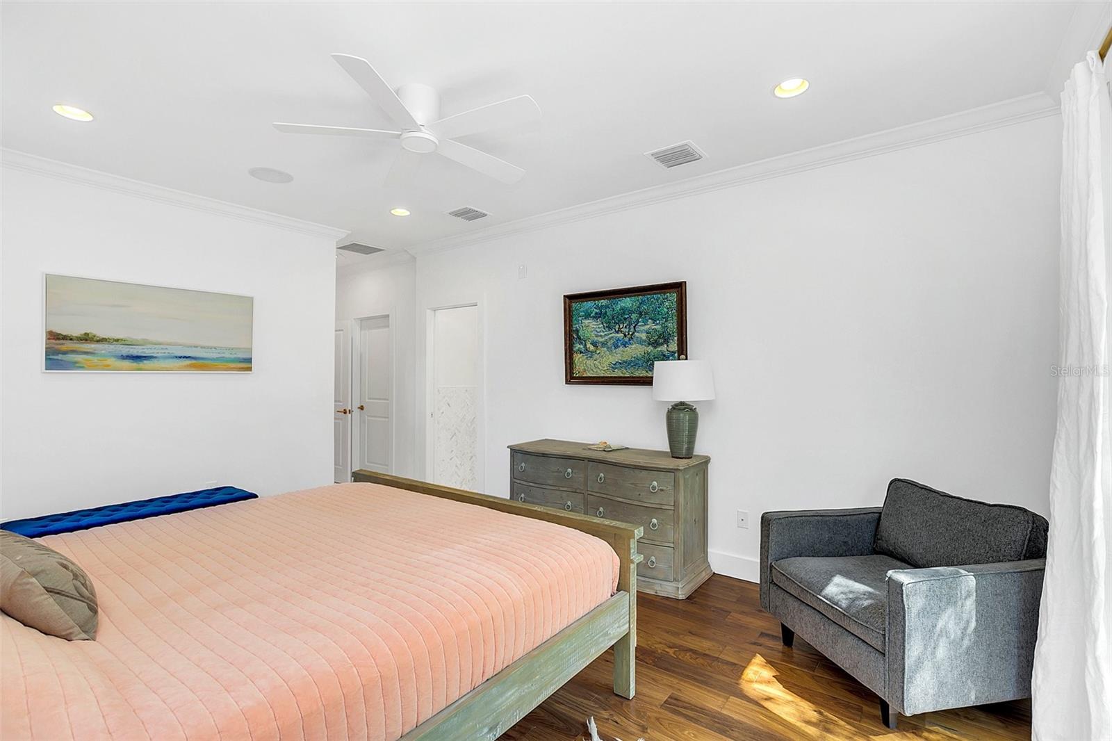 Image 22 of 37 For 1640 Palm Avenue